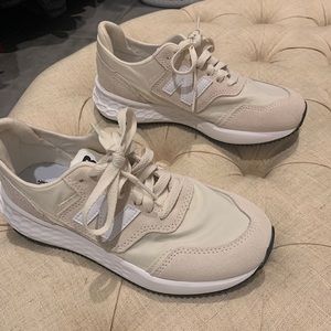 New Balance 5.5 beige & white